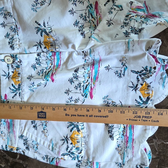 New Crown & Ivy shorts with a beachy Island pattern in perfect condition. - Picture 13 of 14